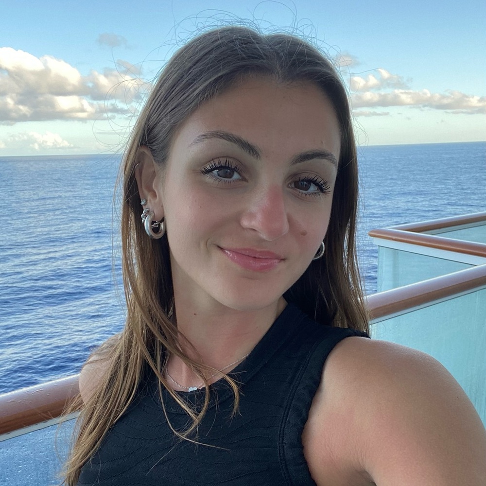 Meet your Posher, Alexis